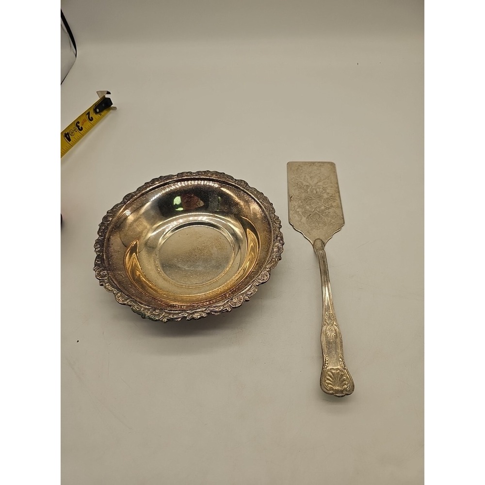 VINTAGE WM. ROGERS EXTRA LARGE CAKE SERVER And Bowl